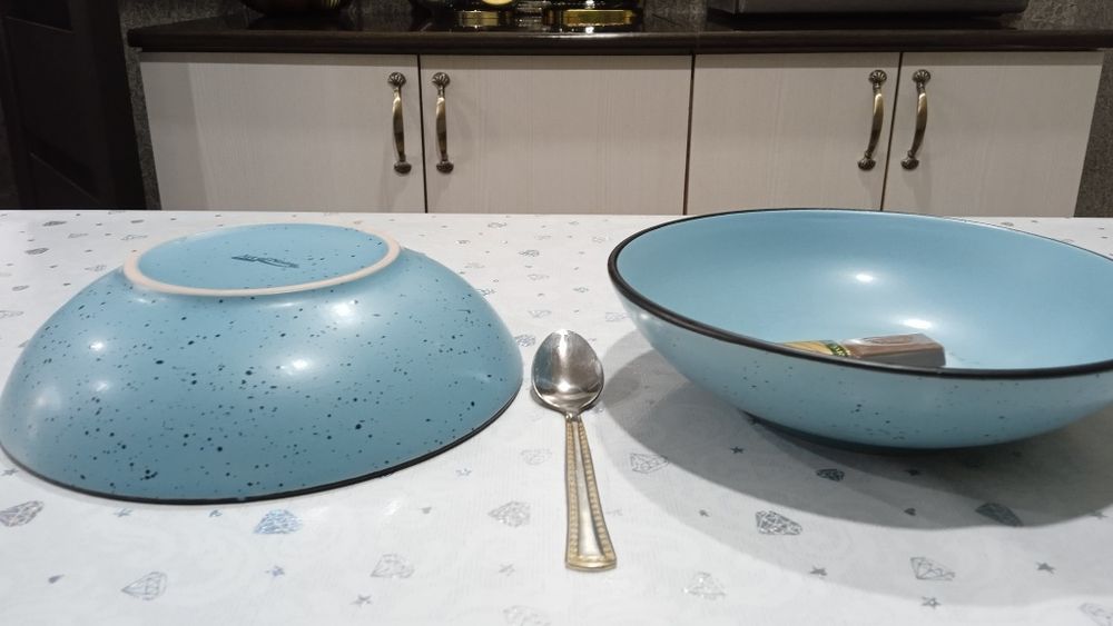 Продам две салатницы