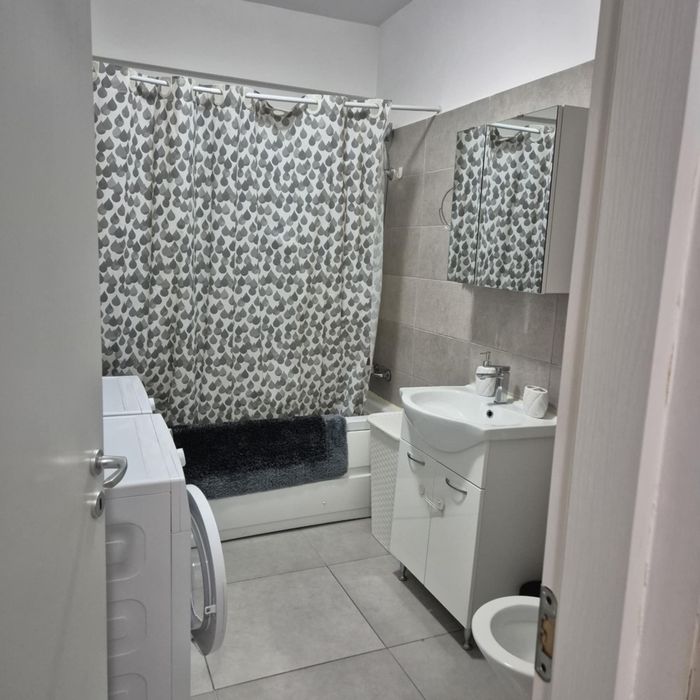 Inchiriez apartament cu 2 camere !