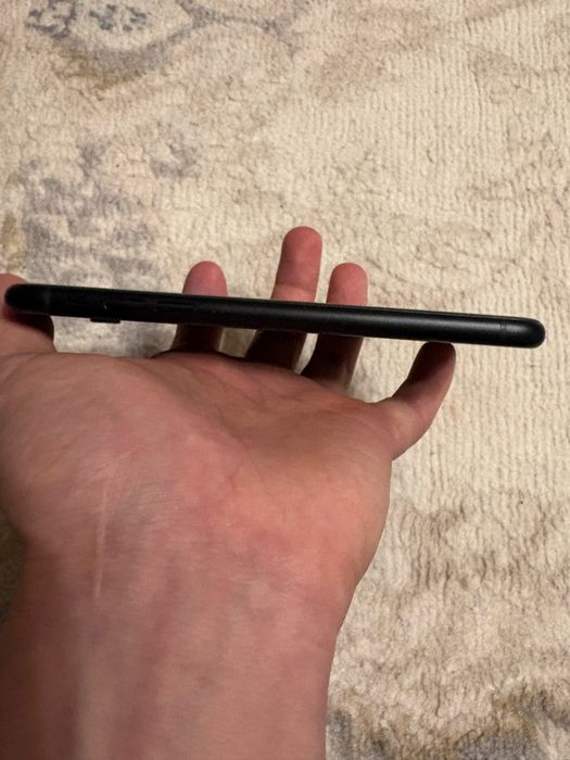 Продам Айфон XR