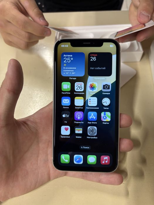 продам iPhone 11