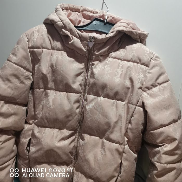 Яке за момиче  Guess