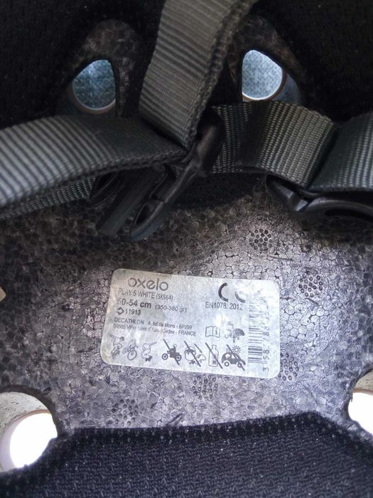 Продавам и каска Oxelo,  размер 50-54см.