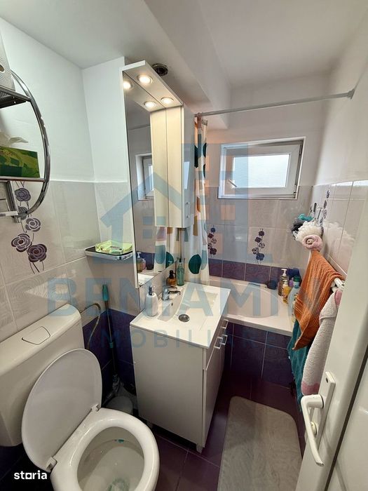 3 camere - etaj 3 - 52mp - renovat - centrala - apa - Craiovita Noua