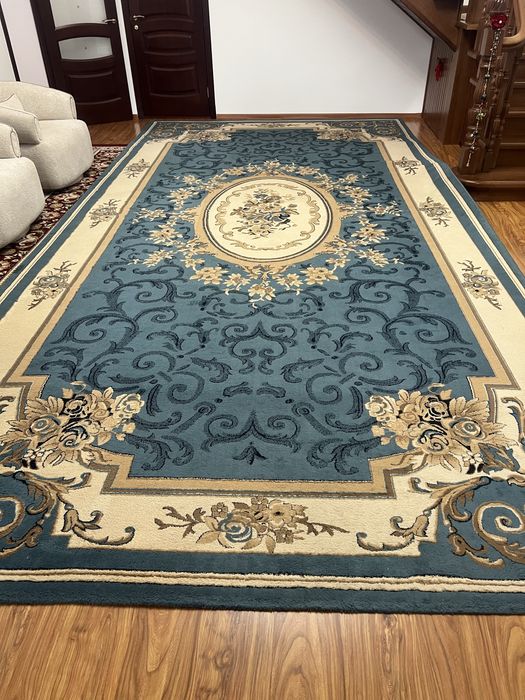 Ковер в отличном состояний