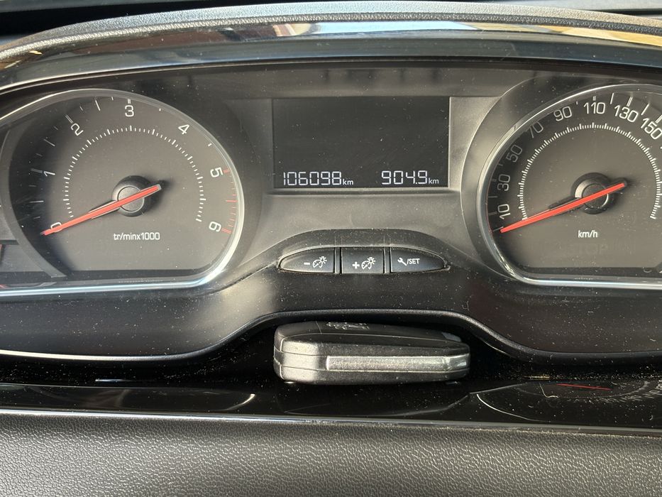 Peugeot  208 , 1.4 HDi, 106.000 km , 2014