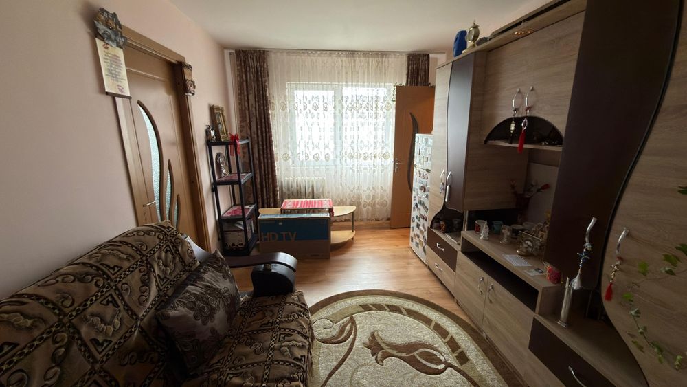 Vand apartament 2 camere, mobilat