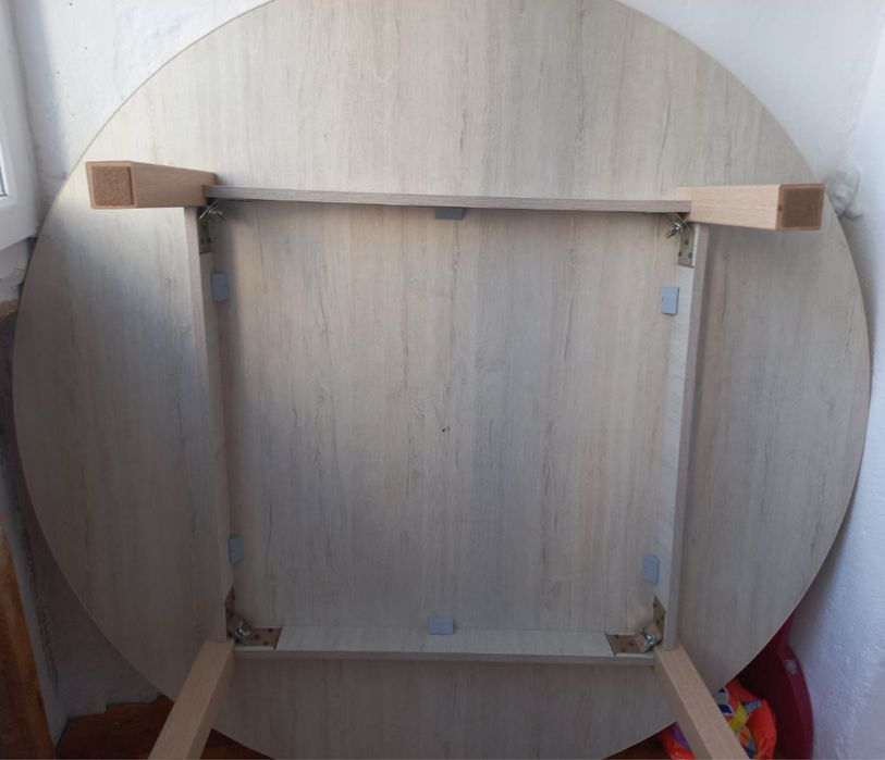 Продам круглый стол - 140 см