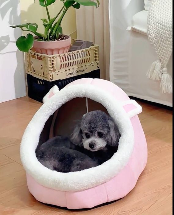 Уютно котешко легло в пещера. Мека и топла.