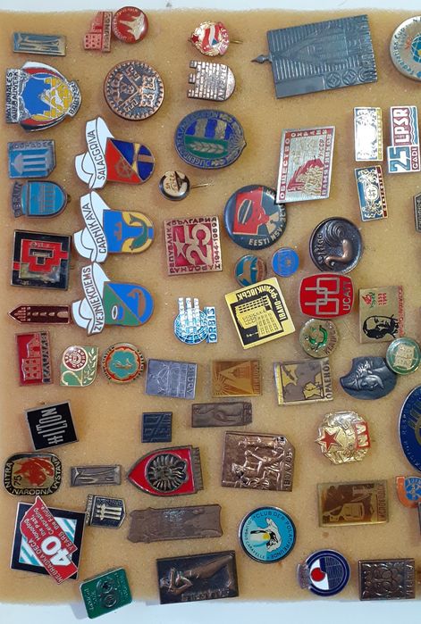 Продам значки продам