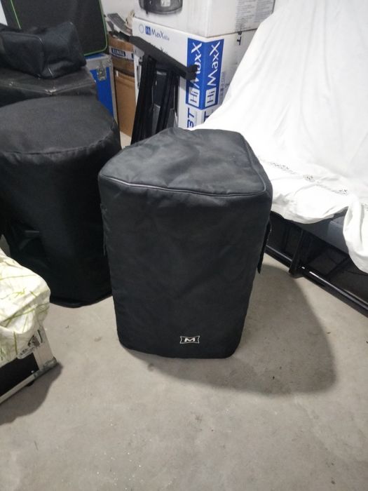 Vând  2huse boxe  model sac  și cu fermoar in partea din spate  .