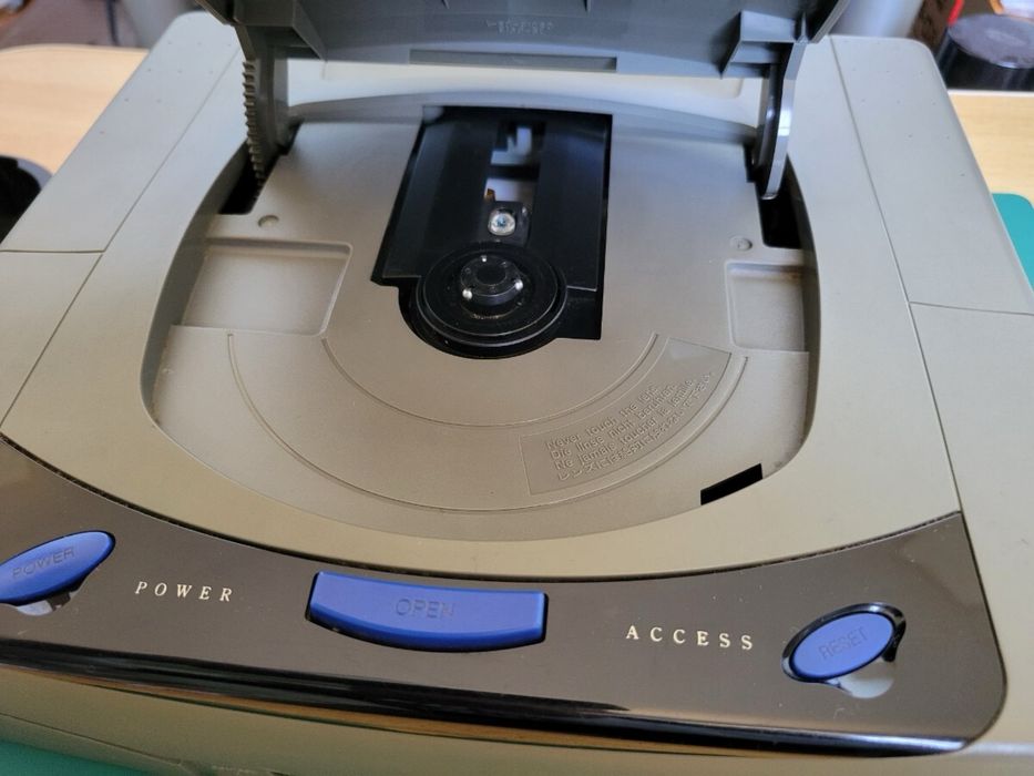 Sega Saturn + 6 дисков с играми