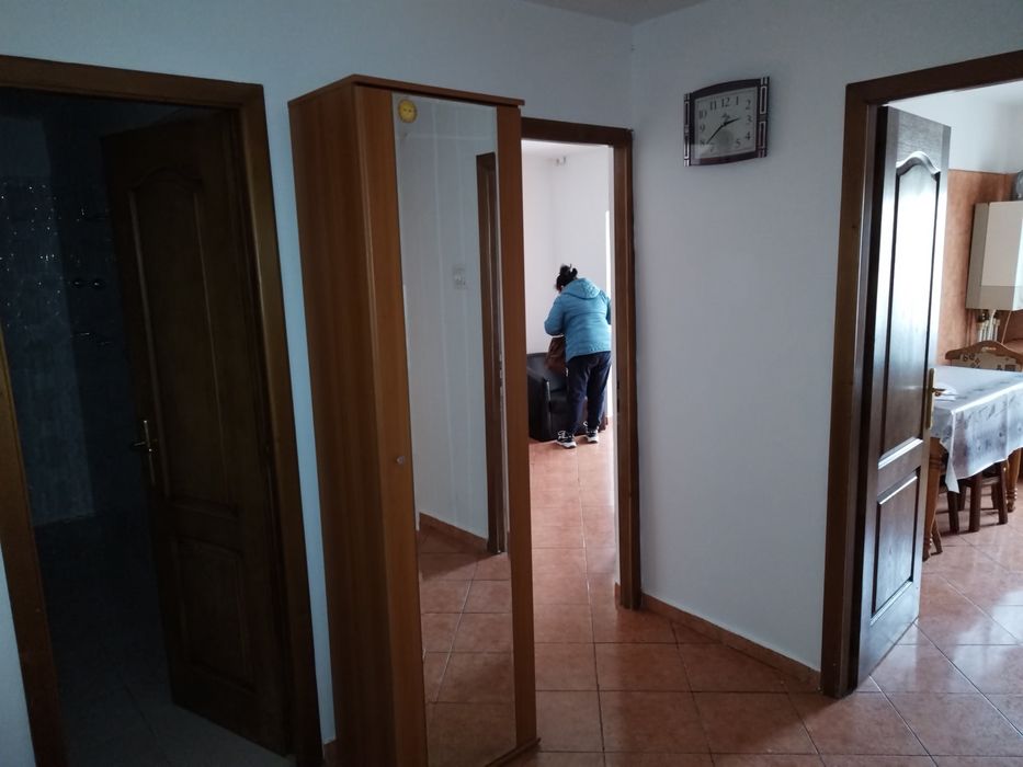 Închiriez apartament