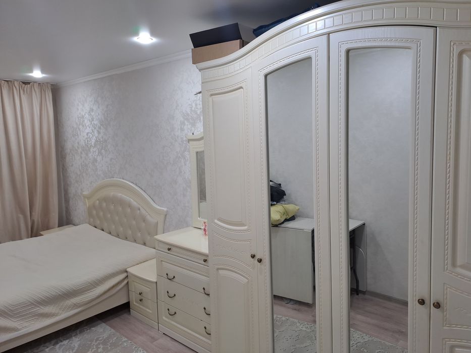 Продам спальний гарнитур