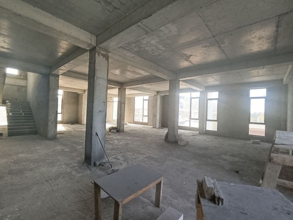 Продаются 2 здания Сергели, вдоль дороги, метро