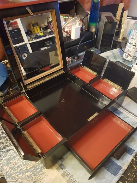 Стара ръчно рисувана кутия за бижута