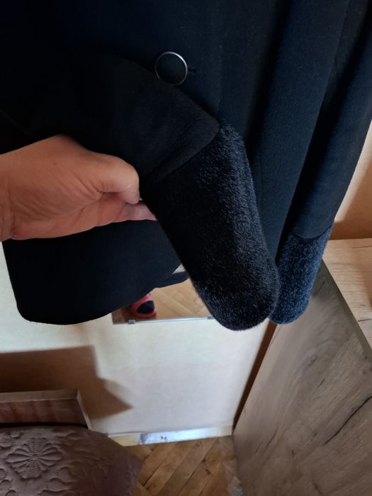 Черно елегантно палтенце на марката DANINI.