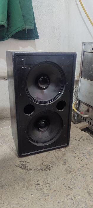 Калонка сотилади. 4 динамиги бор 100 ваттдан. Ишлаши яхши.