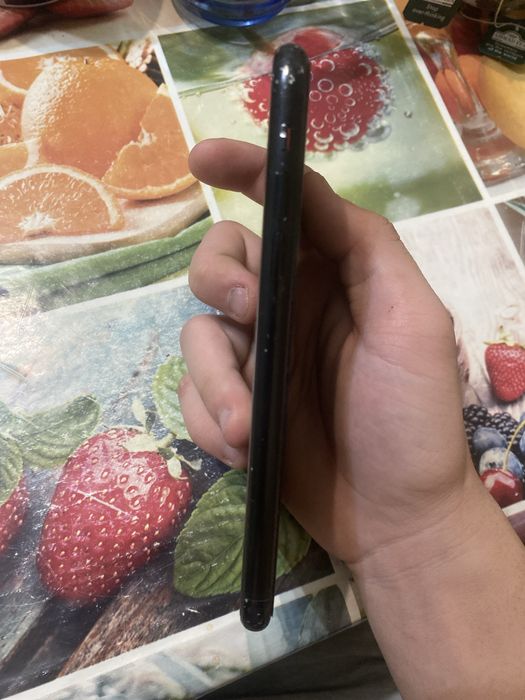 продам Айфон XR.