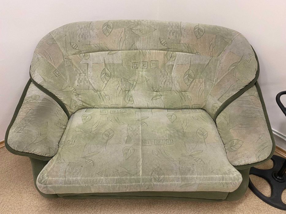 Продам диван зеленый