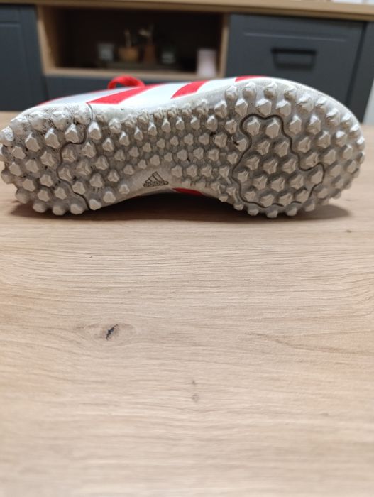Детски футболни обувки - adidas predator