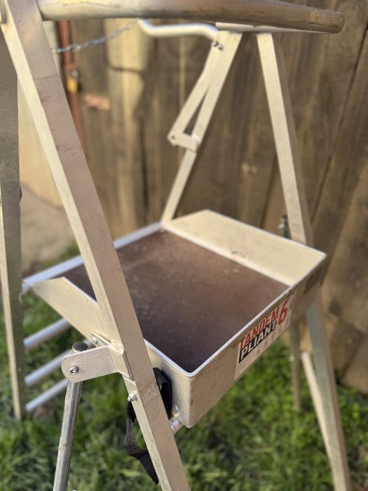 Scară mobila cu platforma