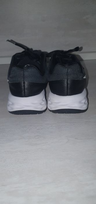 Маратонки NIKE  revolution  6