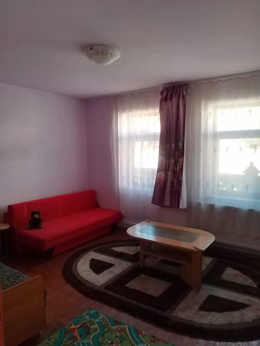 Vând casă în Hunedoara str Răcăștia