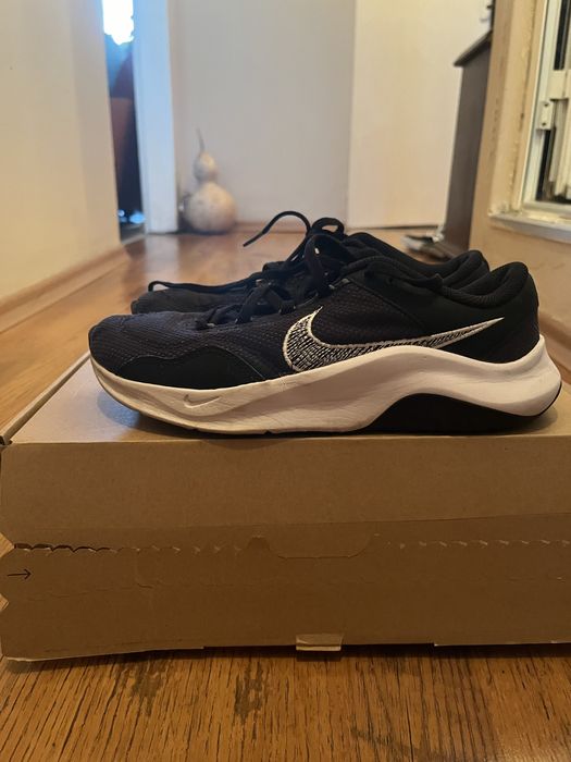 Nike legend essential