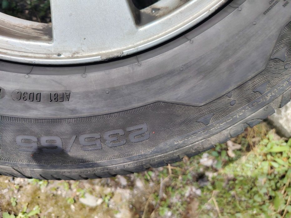 Jenti originale Volvo XC 60 cu anvelope vară 235 65 R17. Vând sau schimb.