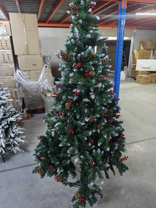 Луксозна Изкуствена елха с червен глог и шишарки, от 120 до 210 см