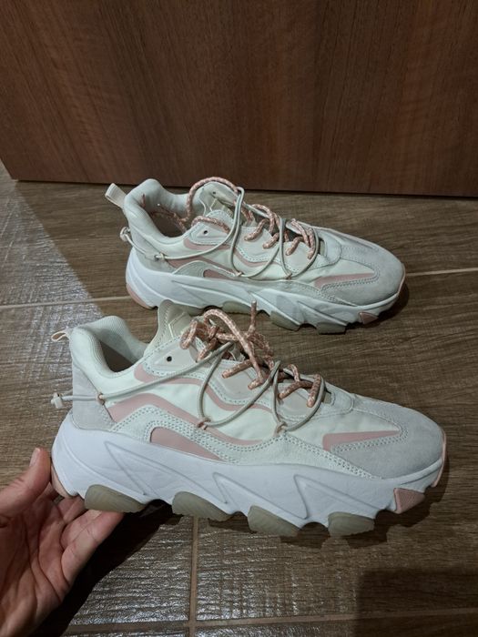 Бели спортни обувки ASH