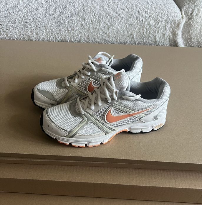 НОВИ маратонки NIKE