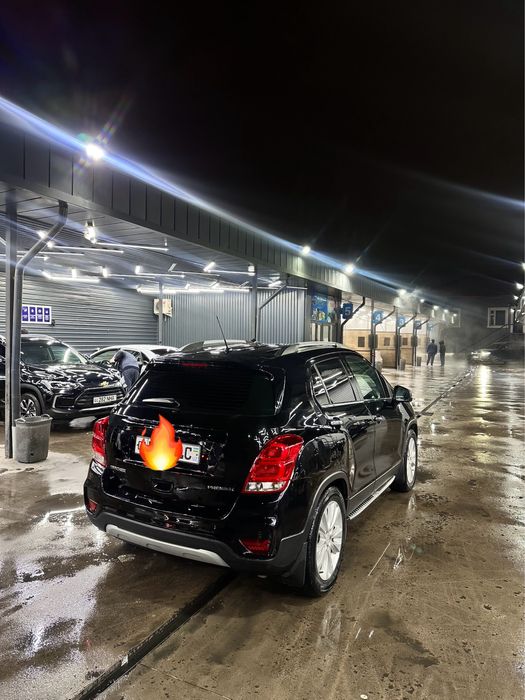 Tracker 1 Premier Sotiladi Xolati Ideal 11600$ kraskasi TOZA