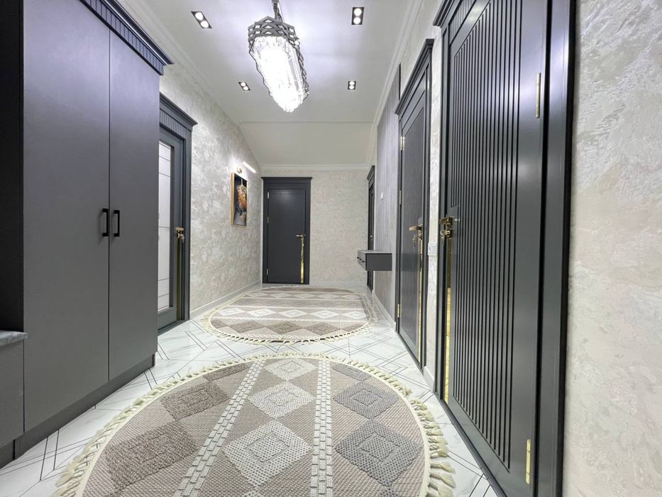 Продается 3х квартира на 8 этаже лифт имеется (ор Аэропорт)