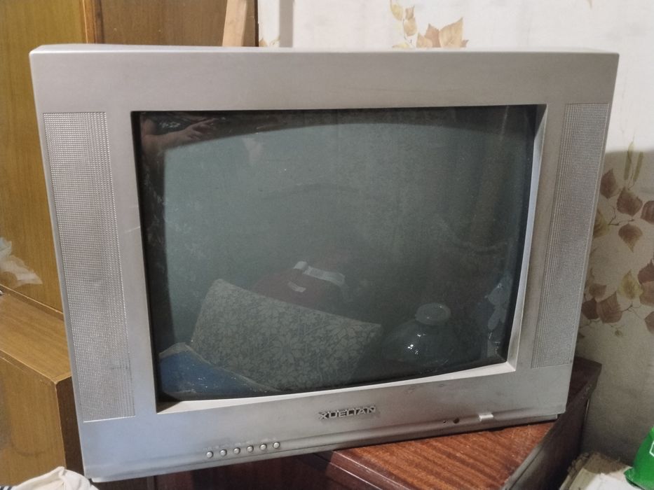 Телевизор б/у, все работает, цветной.