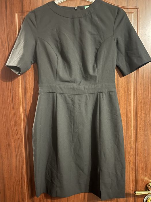 Черна рокля Benetton