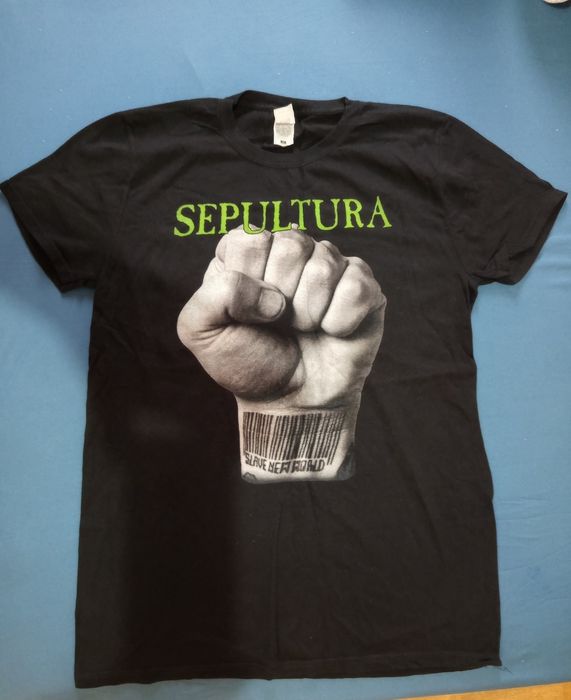 Продавам нова фланелка на SEPULTURA