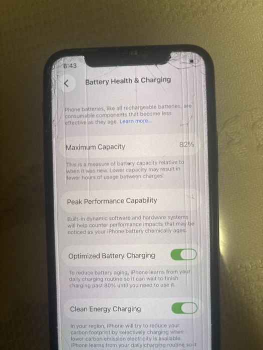 Iphone 11 cu defecte vizibile