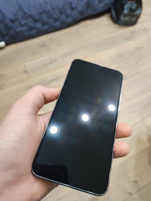 Samsung S23 в зеленом цвете 256 гб.