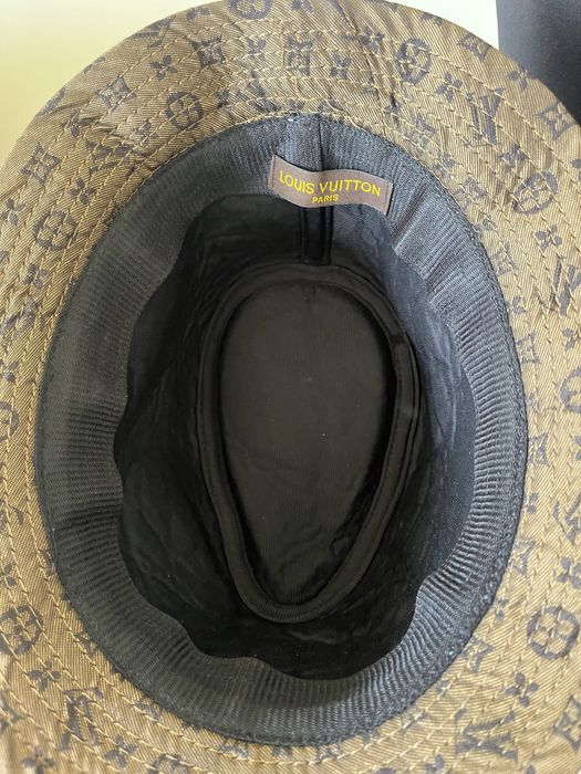 Pălărie Louis Vuitton , impecabila