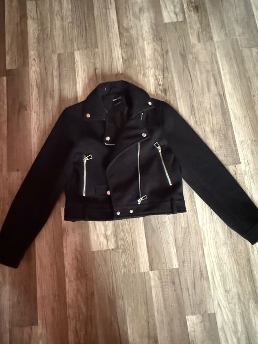Дамско късо яке с ципове - хс размер