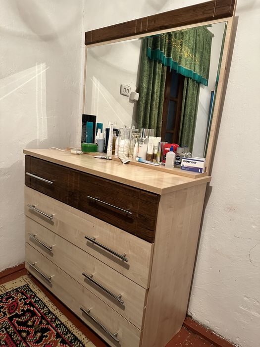 Косметикаға арналған айна камод