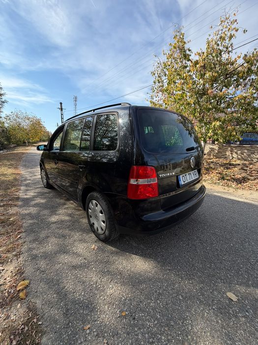 Volkswagen Touran 2005 diesel, 2.264 € — imagine 4