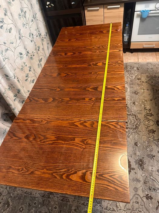 Качественный, добротный стол