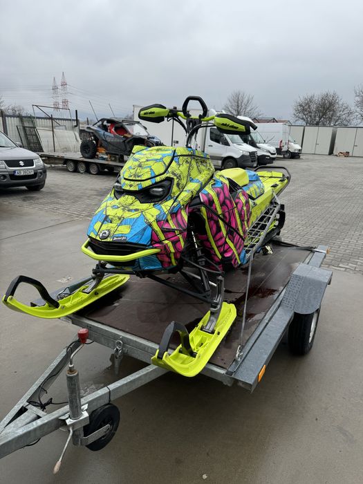 Snowmobile ski-doo summit x expert 850 e-tech turbo R shot TOUCHSCREEN