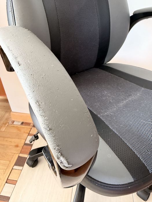 Офис стол на колелца