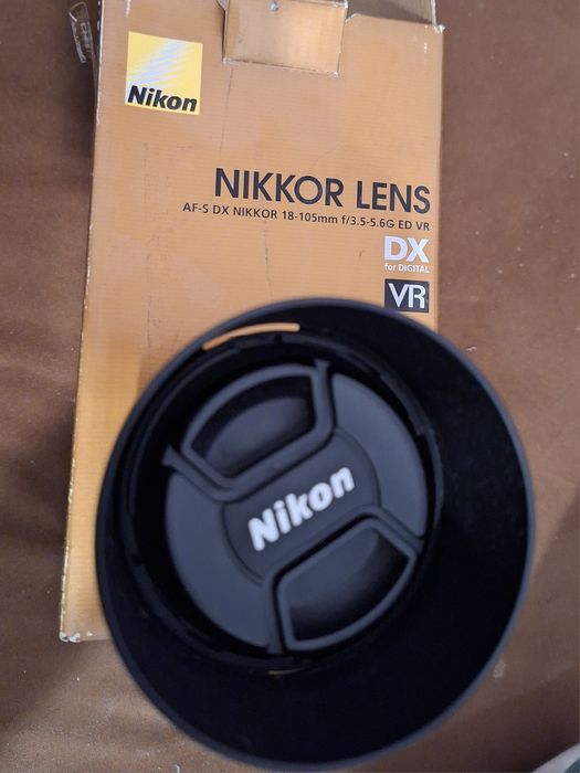 NIKON Фотоапарат + обектив