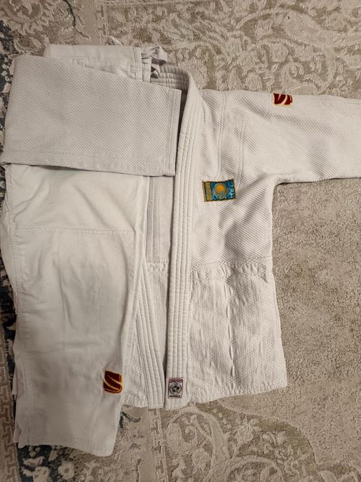 Продам кимано срочно!!