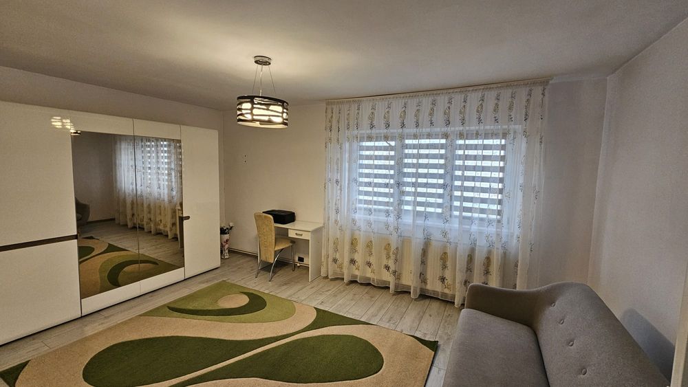 Inchiriez apartament 2 camere cu parcare