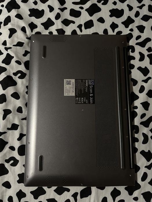 Vand laptop ca nou